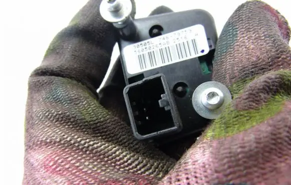 Steering wheel buttons/switches