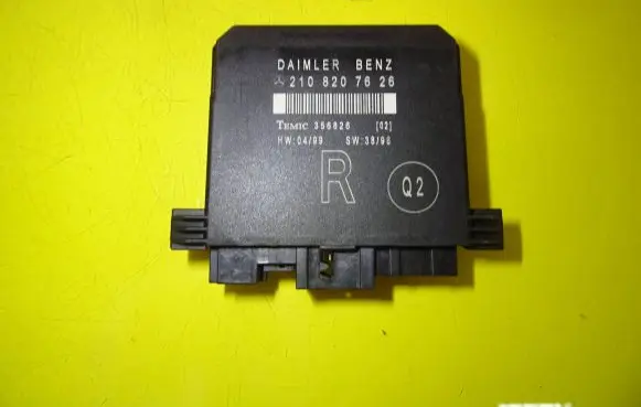Mercedes-Benz E W210 Door control unit/module 2108207626