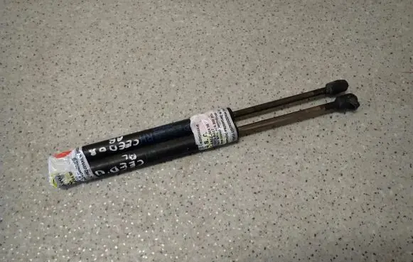 KIA Ceed Tailgate strut 