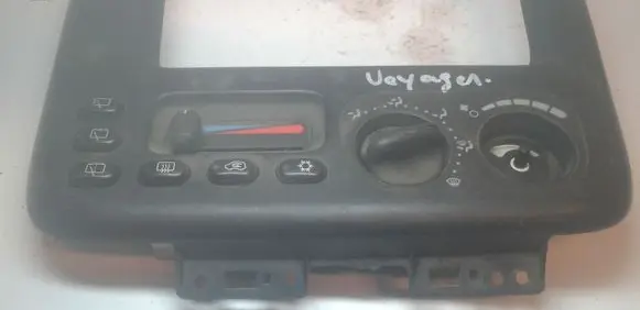Chrysler Voyager Climate control unit P4677335AB