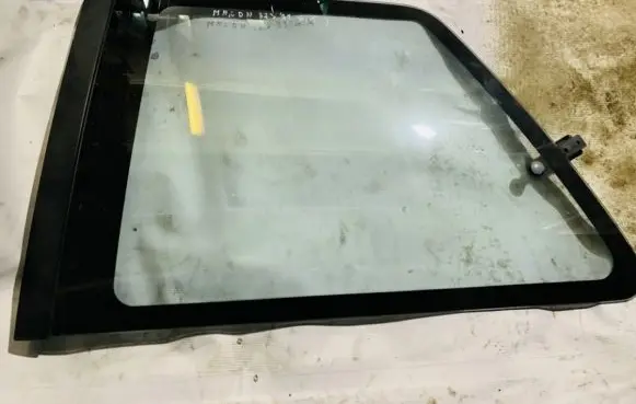 Mazda 323 Rear side window