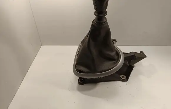 Nissan Qashqai+2 Gear selector/shifter in gearbox 