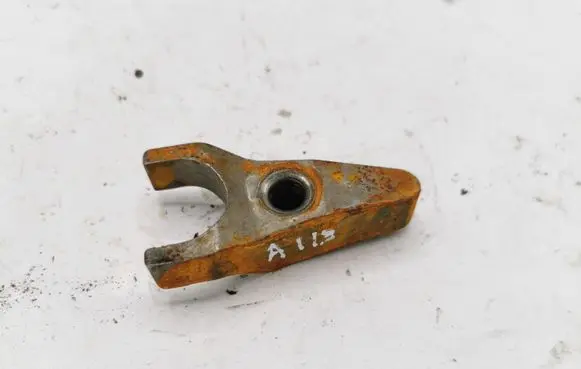 Lexus IS 220D-250-350 Fuel Injector clamp holder NOCODE