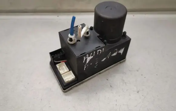 Audi A3 S3 8L Central locking vacuum pump 8L0862257K