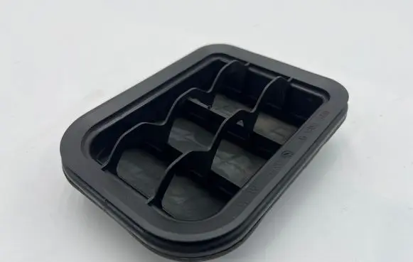 BMW Z4 E85 E86 Quarter panel pressure vent 6909340