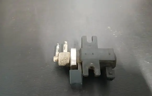 Volvo S60 Valve vacuum 721903630