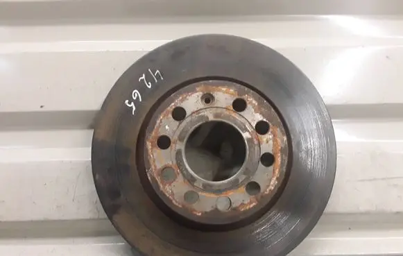 Volkswagen Golf VI Front brake disc 