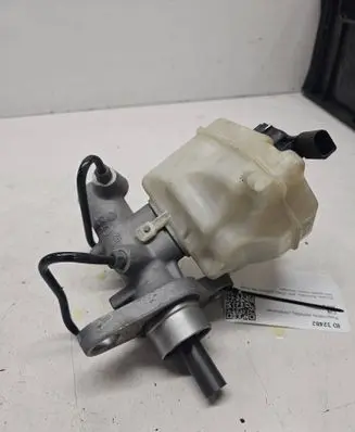Audi Q7 4L Master brake cylinder 7L8611349