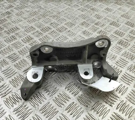 Engine mounting bracket