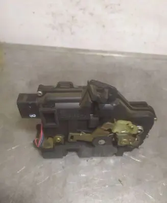 Audi A6 S6 C5 4B Front door lock 4B1837016E