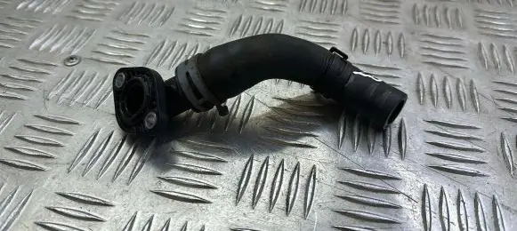 Volkswagen PASSAT B8 Engine coolant pipe/hose