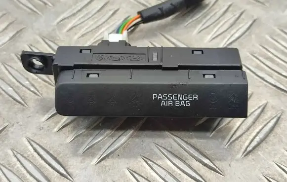 KIA Sportage Passenger airbag on/off switch 95960F1710