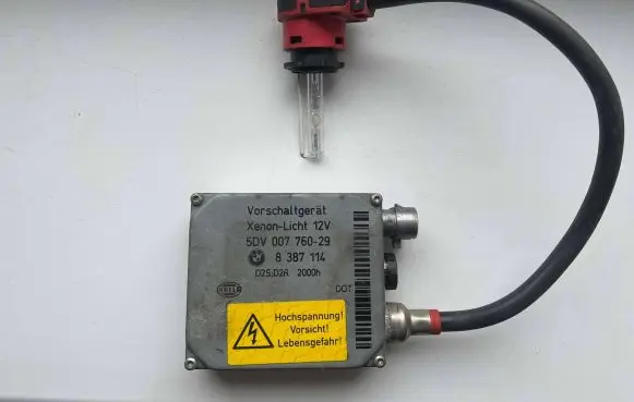 BMW X5 E53 Headlight ballast module Xenon 5DV00776029 8387114