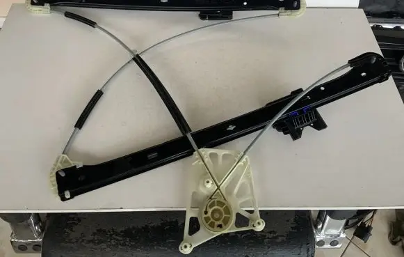 Audi Q7 4M Front window lifting mechanism without motor 4M0837462A