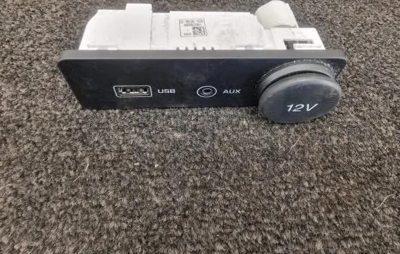 Land Rover Evoque I USB socket connector FK7219C166CC FK7219C166