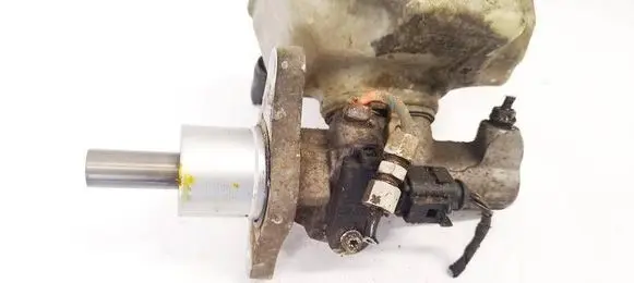 Volkswagen Golf V Master brake cylinder 