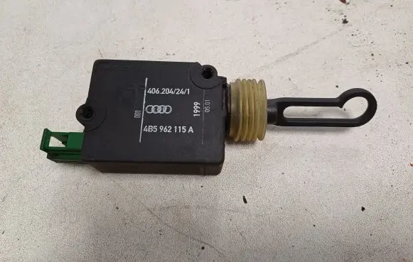 Audi A6 S6 C5 4B Tailgate boot lock/latch motor 4B5962115A
