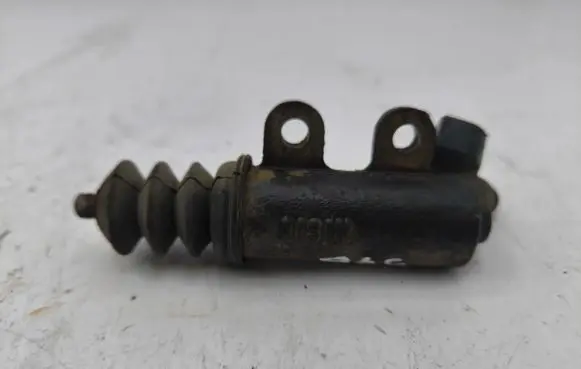 Toyota RAV 4 (XA30) Clutch slave cylinder 