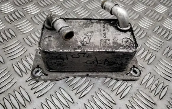 Volvo V70 Oil filter mounting bracket 31368636