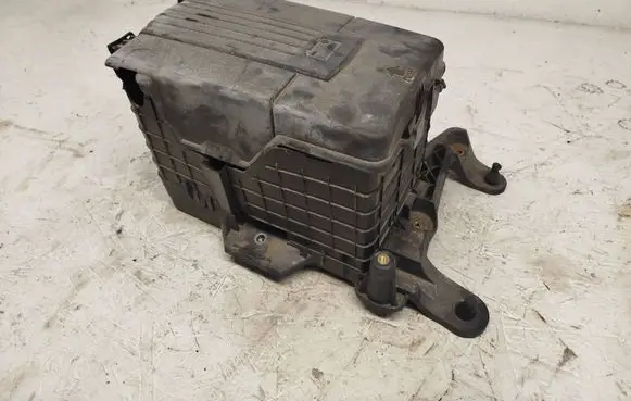 Volkswagen Tiguan Battery tray 1K0915333 3C0915443A