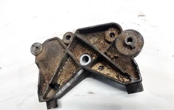 Ford Explorer Engine mounting bracket 