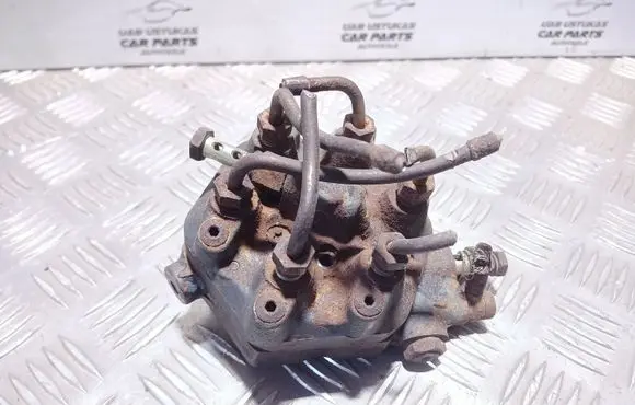 Audi 100 200 5000 C3 Fuel distributor 0438100151
