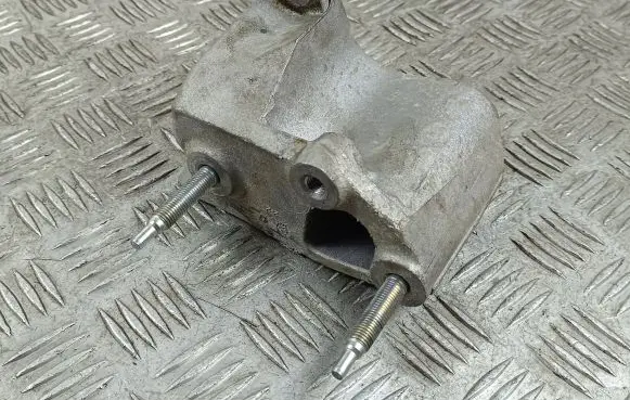 Suzuki SX4 S-Cross Gearbox mounting bracket