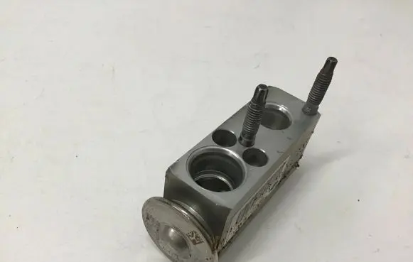 Mercedes-Benz GLS X166 Air conditioning (A/C) expansion valve T1012571QC