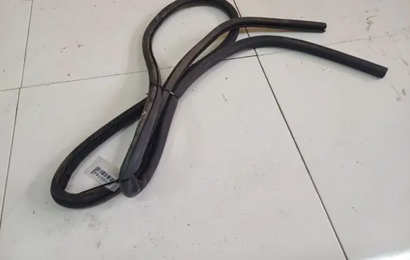 Volkswagen Jetta V Rubber seal front coupe door 