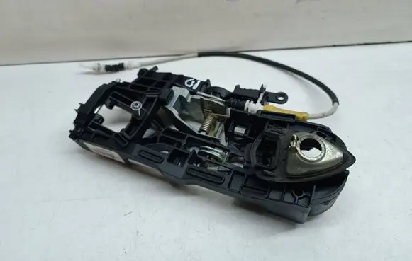 BMW 6 F12 F13 Front door coupe exterior handle/bracket 7226194