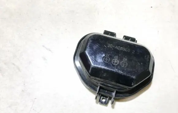 Skoda Fabia Mk1 (6Y) Headlight/headlamp dust cover