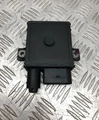 BMW 5 E60 E61 Glow plug pre-heat relay 0005819109