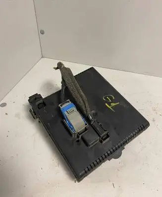 Volvo S80 Fuse module 30728512 05W221 28017881