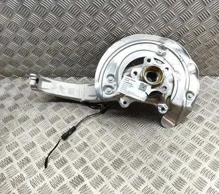 BMW X7 G07 Front wheel hub 6876656 6871904