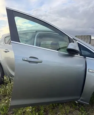 Opel Astra J Front door