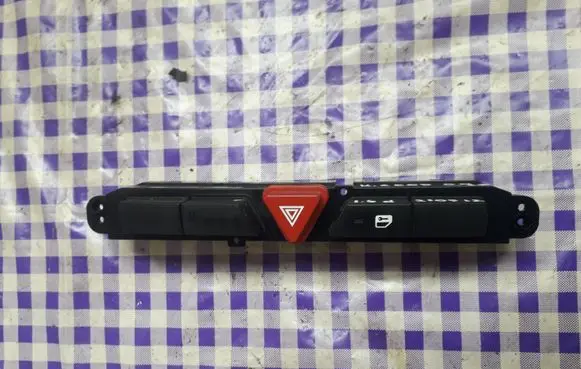 KIA Ceed Hazard light switch 20200633021 937001H000
