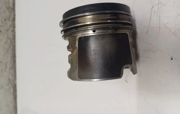 BMW 5 GT F07 Piston 08402R