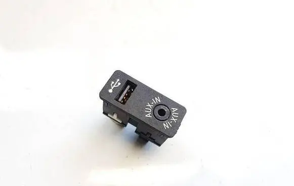 Mini One - Cooper Coupe R56 USB socket connector mdg50234 84109229246-01