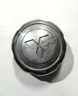 Mitsubishi L200 Original wheel cap MB816581