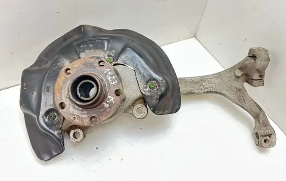 Audi A6 S6 C6 4F Front wheel hub spindle knuckle 4F0615311A
