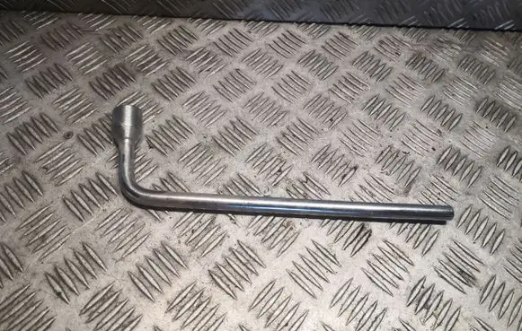 Mercedes-Benz GLK (X204) Wheel nut wrench 2215810001 A2215810001
