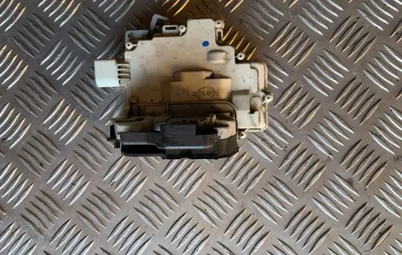 Audi A4 S4 B7 8E 8H Front door lock 8E2837015AA 8E2837015