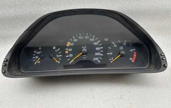 Mercedes-Benz E W210 Speedometer (instrument cluster) 2105406547 110008765002