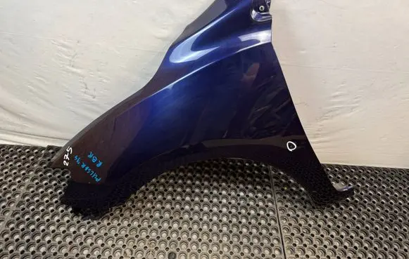 Nissan Pulsar Fender
