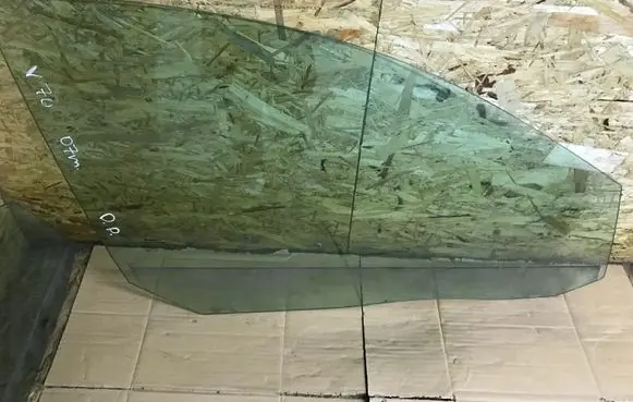 Volvo V70 Front door window glass four-door DOT57M20AS2E00018643R001105