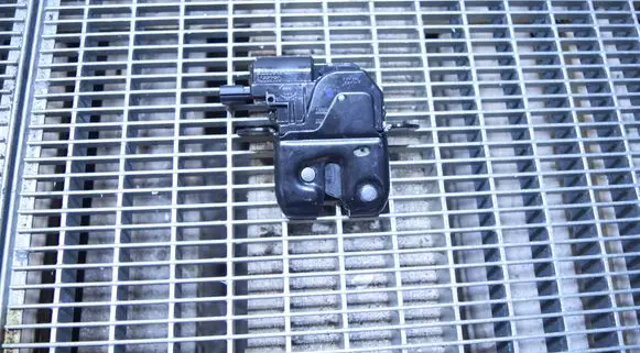 Renault Clio IV Tailgate lock latch 905039428R