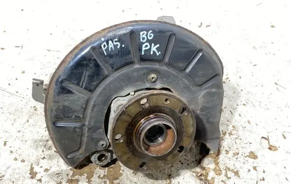 Volkswagen PASSAT B6 Front wheel hub spindle knuckle