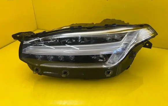 Volvo XC90 Headlight/headlamp 32420455