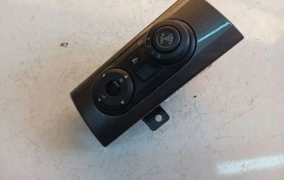 Chevrolet Captiva Headlight level height control switch 