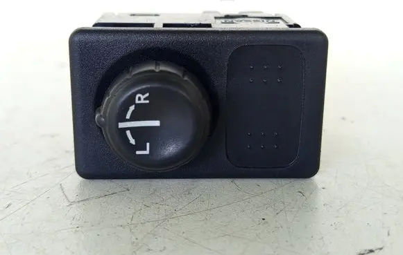 Nissan Almera Tino Wing mirror switch